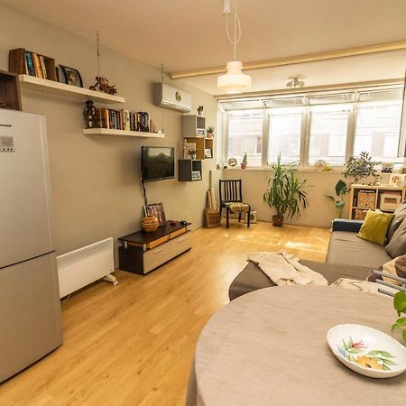 Tsar Guitar Aprt / Metro Station Apartment Sofia Luaran gambar